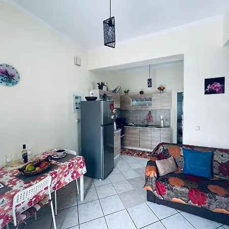 See And City Apartment Aigio Exterior photo